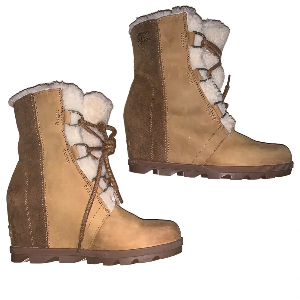 Sorel Lace Up Hidden Wedge Women’s Boots w/ shearling Light Tan Size 9